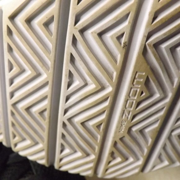 Nike KD Sneakers- Men's 10 - Picture 11 of 13